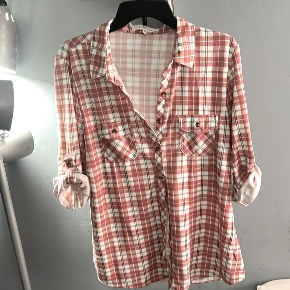Woman’s quarter sleeve plaid shirt